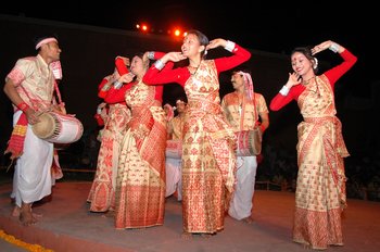 7 Artist performing at the concluding ceremony of Iffc-2008