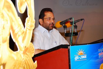 8 Mukhtar Abbas Naqvi addressing the gathering