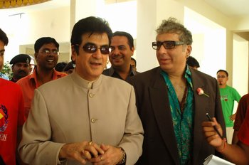 9Jitendra & Aditya Raj Kapoor surrounded by the crowd